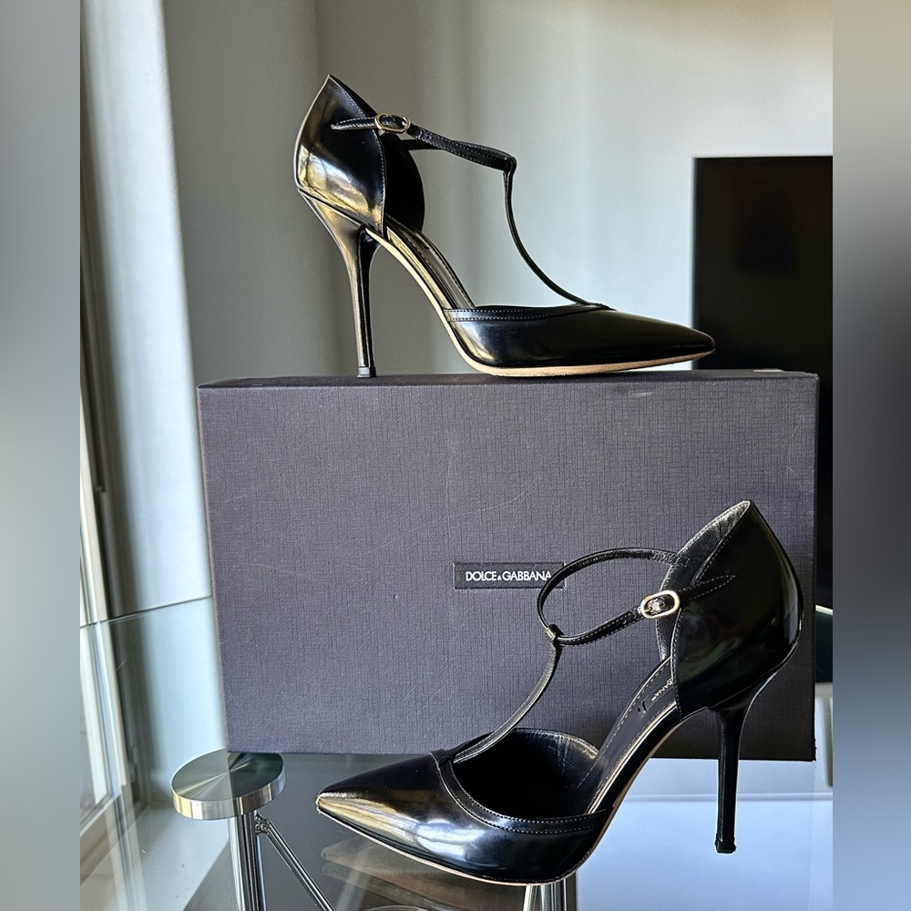 Dolce & Gabbana heels! Patent leather ! Very elegant and beautiful!